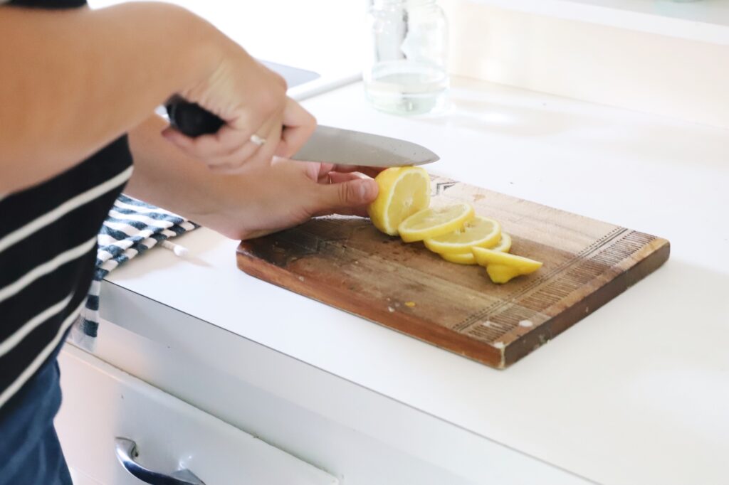 close up of cutting lemon